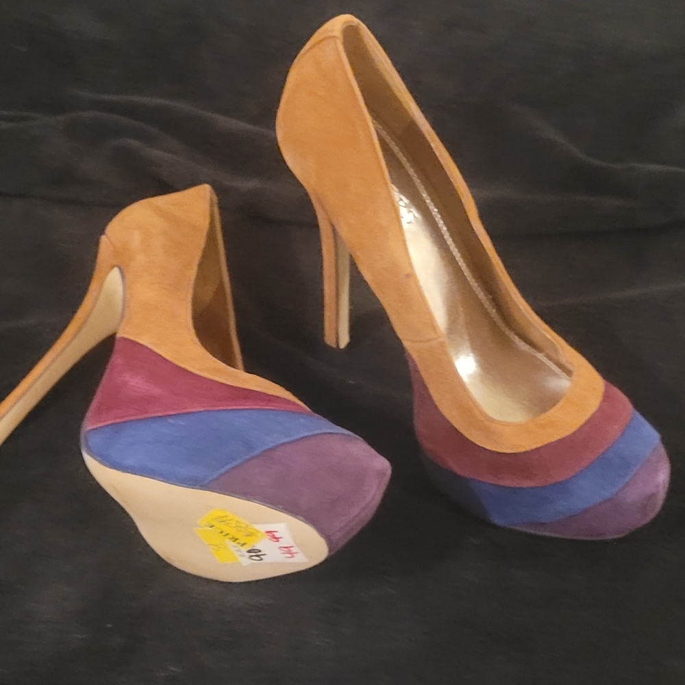 Heels - Picture 3 of 5